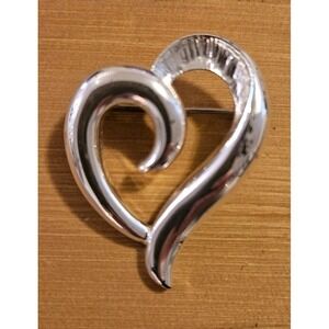 VINTAGE NAPIER Silver HEART BROOCH PIN  1.75"‎ Super Nice